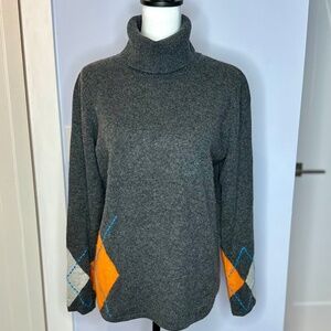 Sutton Studio grey cashmere turtleneck w/orange & cream argyle. SZ XL. Like new!